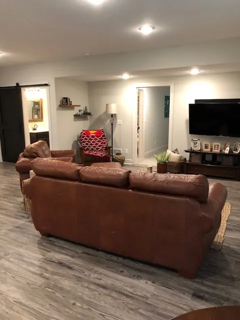 Basements, photo 2 of 18